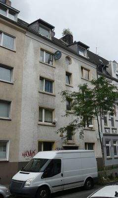 Straßenansicht von links