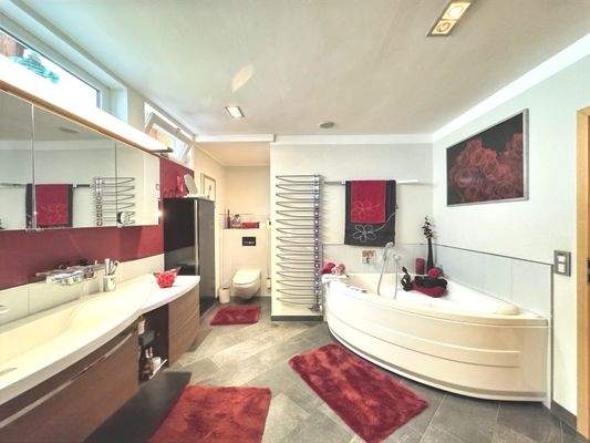 Badezimmer mit Dusche