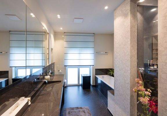 exklusives Dusch- und Wannenbad