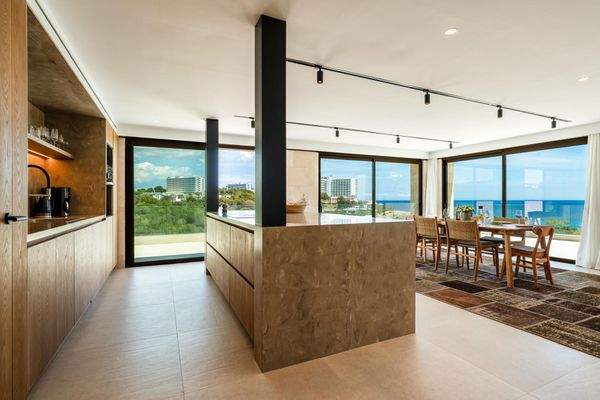 a018a945-01a5-4db0-99bd-30a5c42c549f