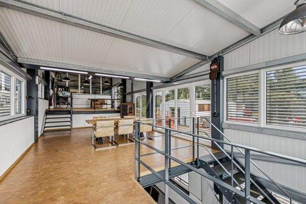 360-Grad Büro mit Besprechungsraum