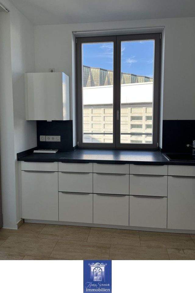 Wunderschöne Wohnung mit Loggia und moderner EBK - direkt am Neumarkt! - Photo 5