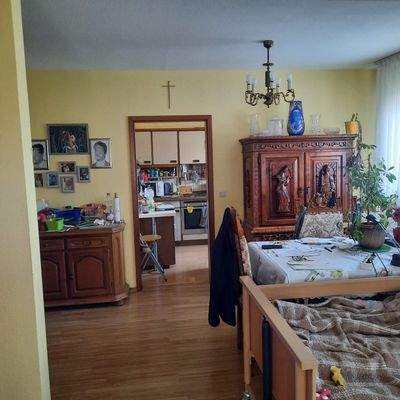 Wohnzimmer mit Blick zur Küche