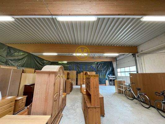 Neue Halle, teilweise durch Folie abgetrennt