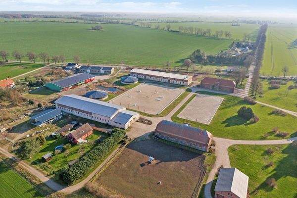 Horse property/riding centre