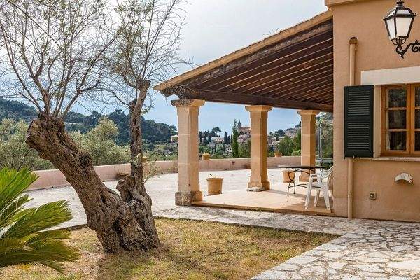 Terrasse und Blick auf Valldemossa