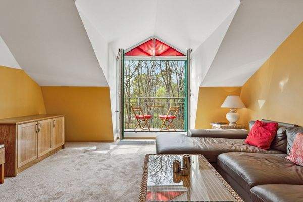 Eingang Wohnzimmer mit Blickrichtung Balkon