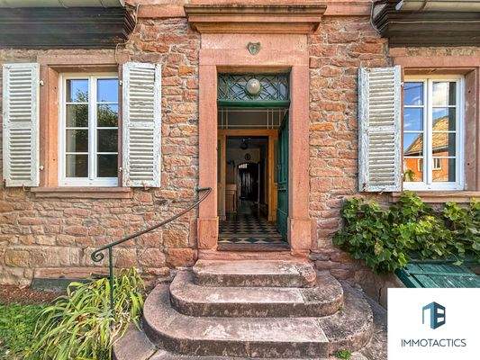 Eingang Hauptgebäude 