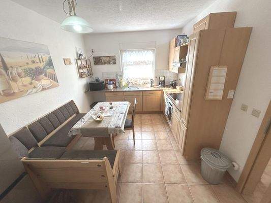 EG: Küche mit Einbauküche