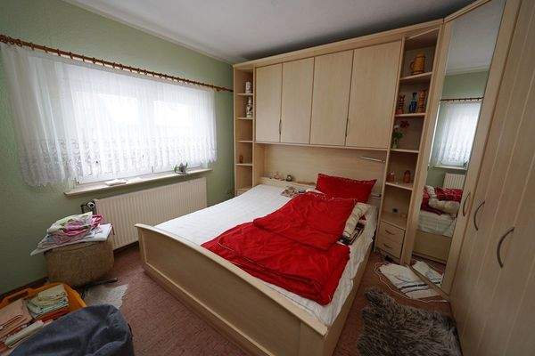 7 - Schlafzimmer EG.JPG