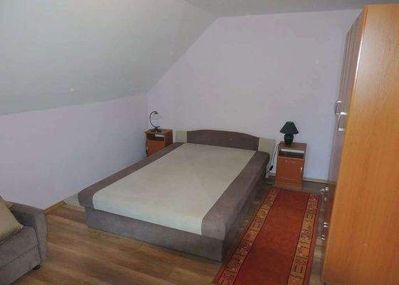 20.Második emeleti kisebbik Hálószoba.png