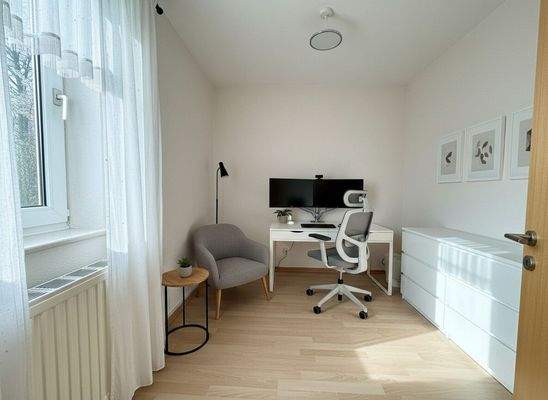 Büro EG virtuell möbliert 