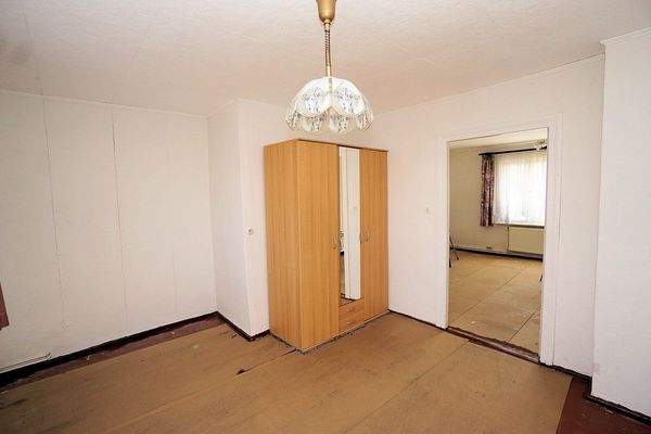 OG Schlafzimmer 1 (2).jpg