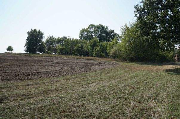 Grundstück - Ende ca. beim kleinen Einzelbaum 