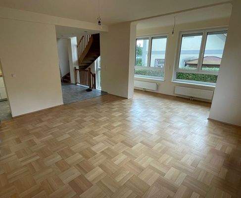 Wohnzimmer, Fenster nach S + W