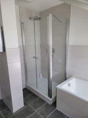 WE 4 - Badezimmer mit Echtglasdusche