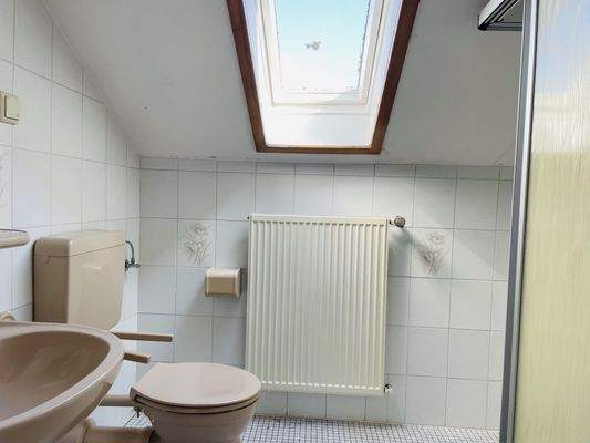 Bad im Dachgeschoss