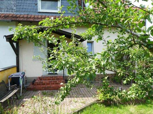 Sonnige Gartenterrasse