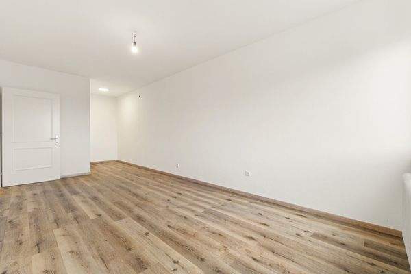 Schöne, sanierte 3 Zimmer Wohnung (Penthouse) 95,00m² mit Westloggia in Waidmannsdorf - Lodengasse