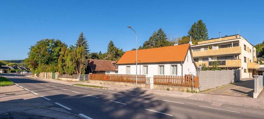 Gebäude von der Straße aus