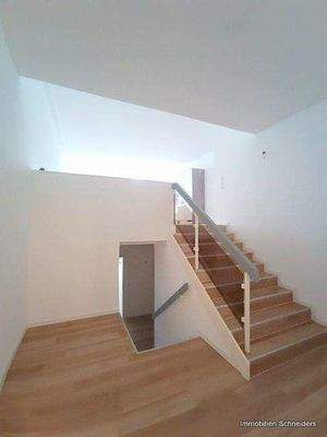 Eingangsbereich - Treppe rauf und runter