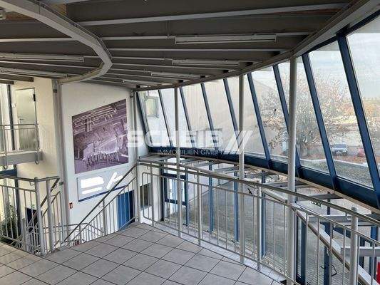 Blick von oben aufs Foyer