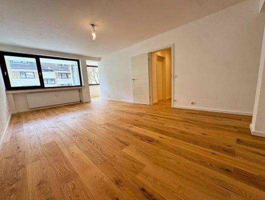 Wohnzimmer mit Echtholzparkett