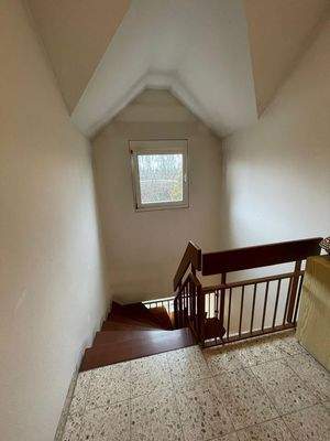 ... Sicht ins Treppenhaus ...