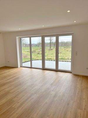 mit Schiebetür zur Terasse