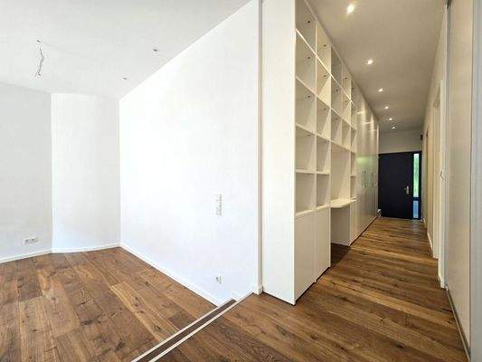 Flur mit Einbauschränken