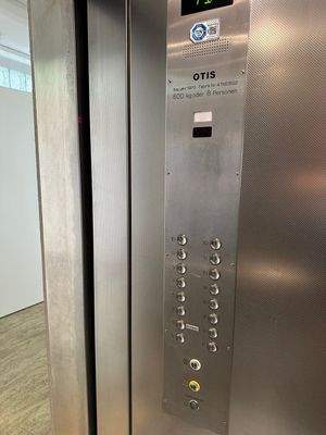 2 Aufzüge vorhanden