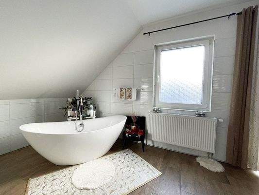 großzügiges Badezimmer