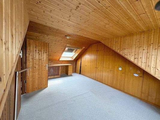 Großes ausgebautes dachstudio