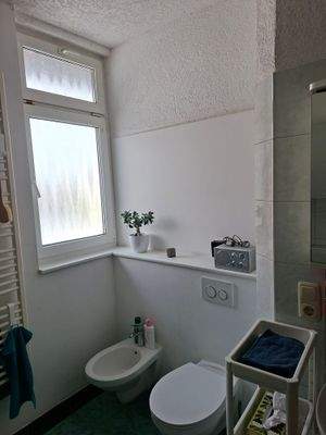 Badezimmer mit Tageslicht