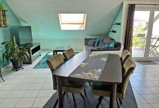 Wohn-Essbereich mit Balkon