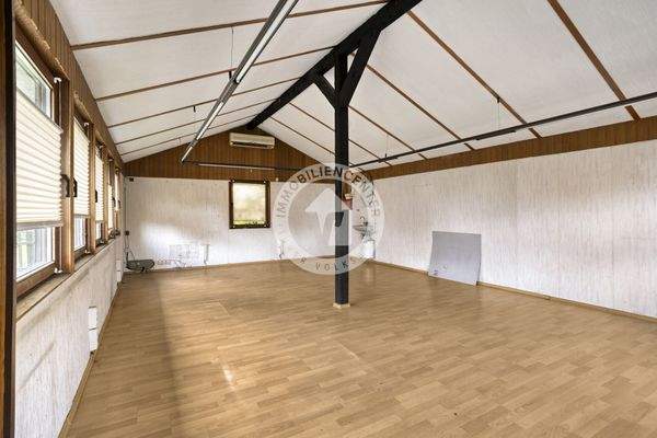 Bürogebäude (Blick 1)