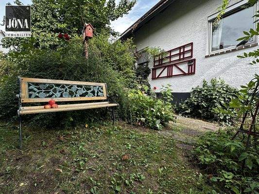 Garten und Sitzgelegenheit