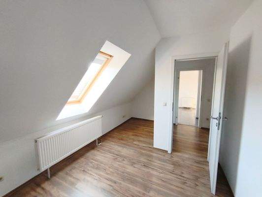 Haus rechts OG Blick Schlafzimmer in Flur