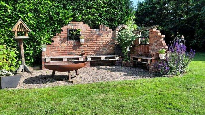 Gemütliche Sitzecke im Garten