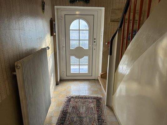 Flur EG mit Blick auf die Haustür