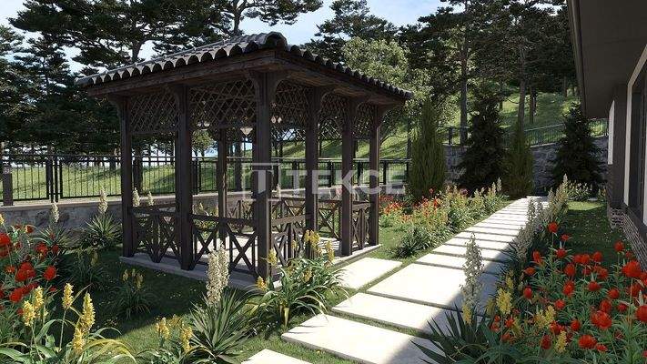 4-Bedroom Villas in a Complex in Trabzon Arsin