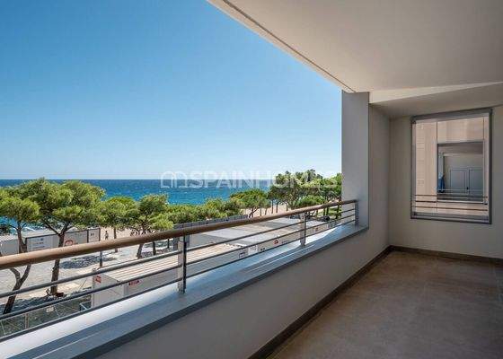 Beachfront Flats with Community Pool in Girona Platja d’Aro