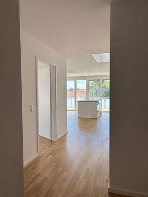 Diele mit Blick in das Wohnzimmer