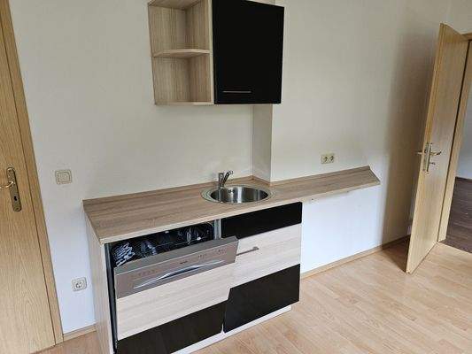 Waschbecken und Spülmaschine