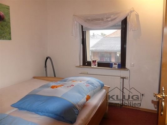 Kleines Schlafzimmer im EG