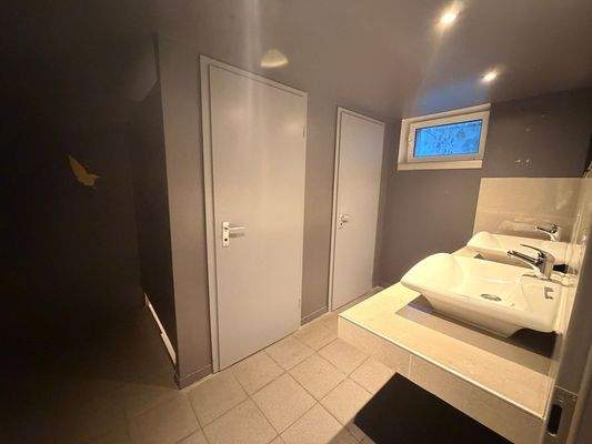 Toiletten im Untergeschoss