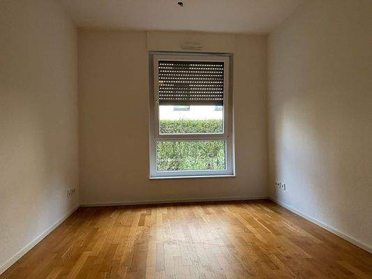 Leeres Zimmer mit Fenster