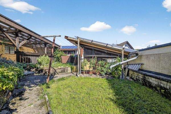 Garten mit Gartenhaus