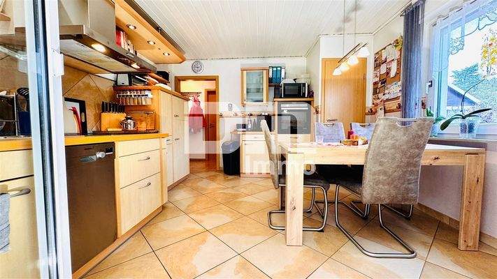 EG Küche mit EBK / Zugang Terrasse