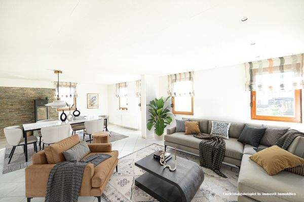 Wohn-Essbereich mit Einrichtungsbeispiel (virtuelles Staging)